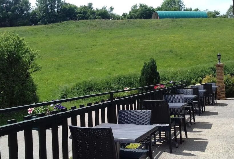 Отель L Auberge Du Comtois