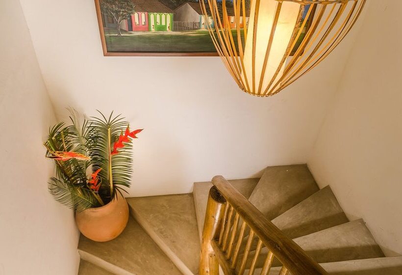 Отель Pariri Suites