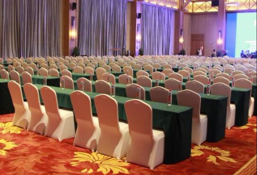 호텔 Queshan Lake Arcadia Intl Resort