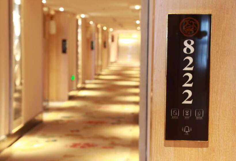 호텔 Queshan Lake Arcadia Intl Resort