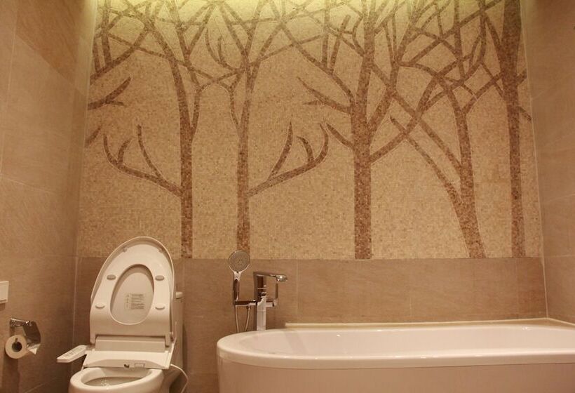 호텔 Queshan Lake Arcadia Intl Resort