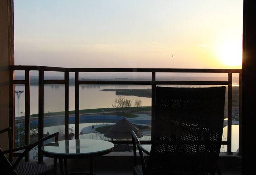 호텔 Queshan Lake Arcadia Intl Resort