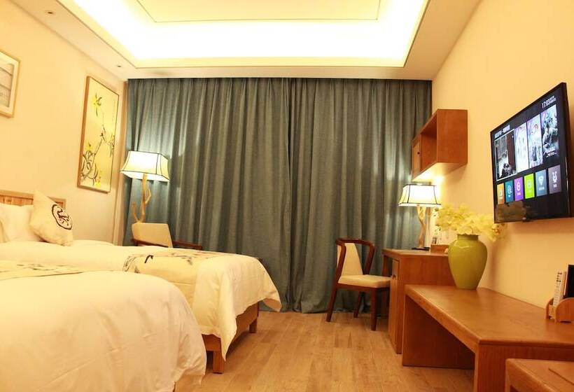 호텔 Queshan Lake Arcadia Intl Resort