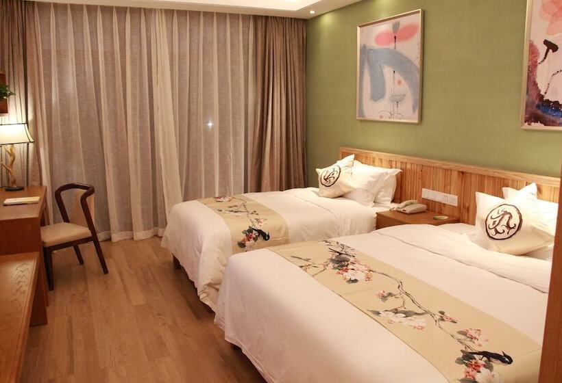 호텔 Queshan Lake Arcadia Intl Resort