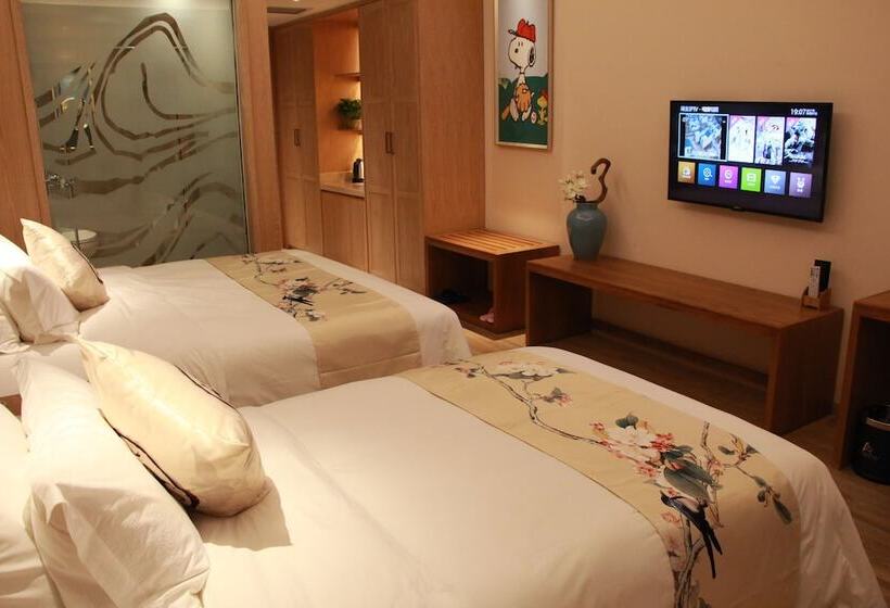 호텔 Queshan Lake Arcadia Intl Resort