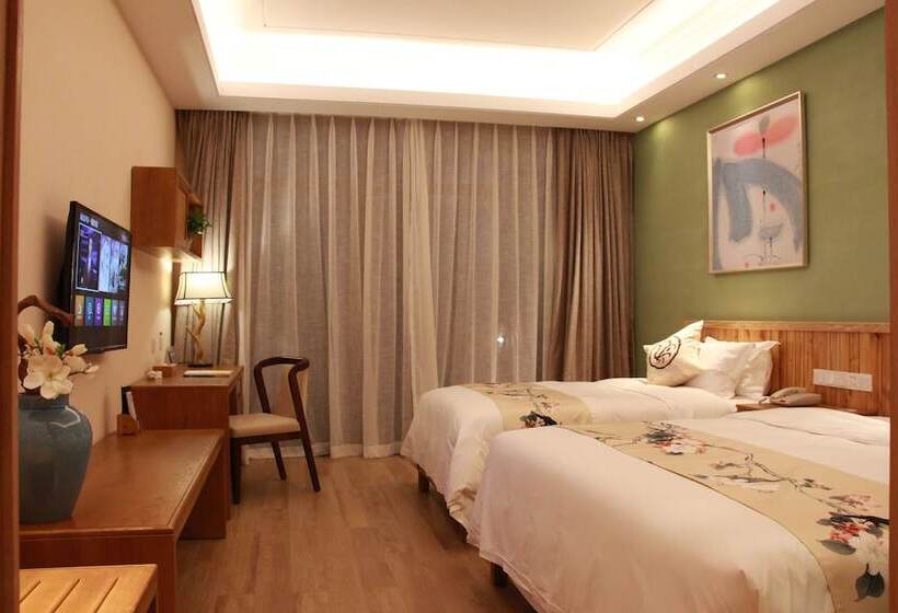 호텔 Queshan Lake Arcadia Intl Resort