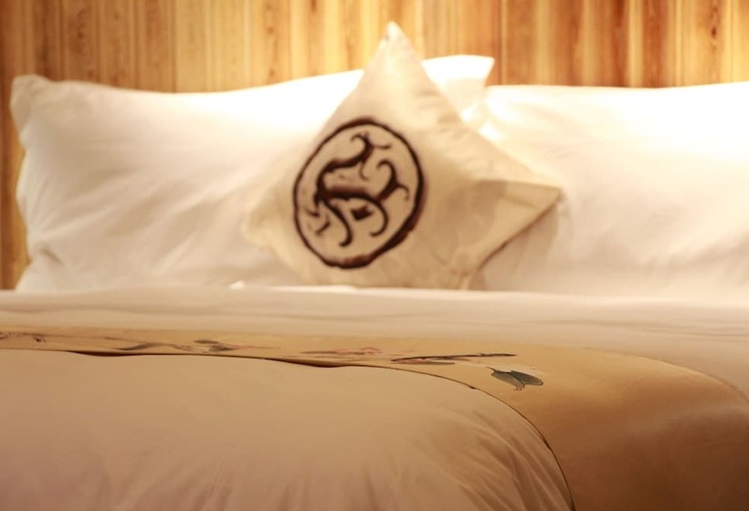 호텔 Queshan Lake Arcadia Intl Resort