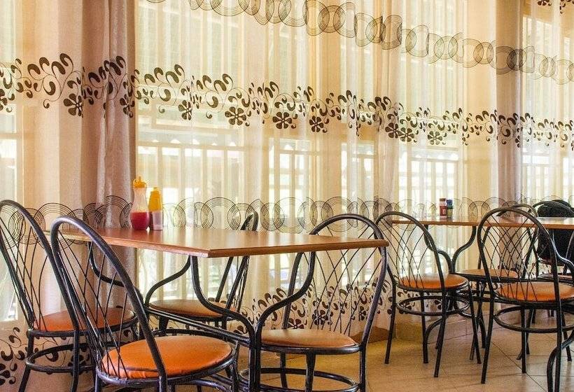 هتل Robathy Rukungiri