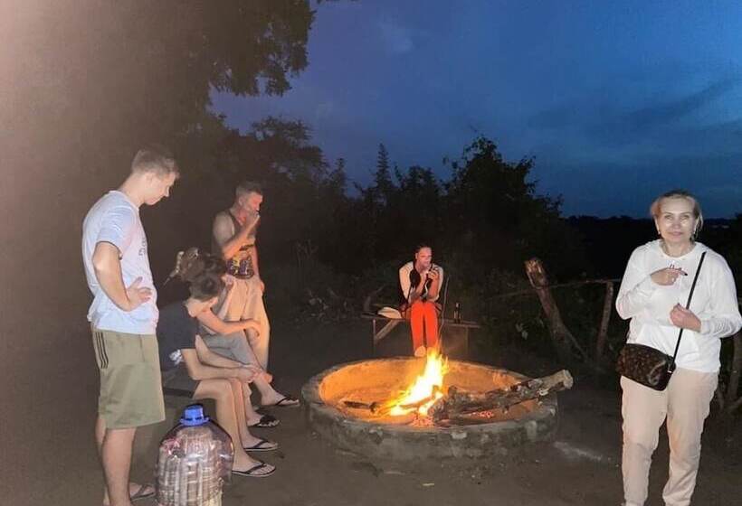 בית מלון כפרי Selous Mapumziko Lodge