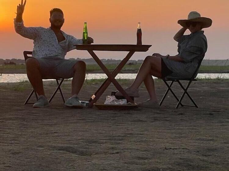 בית מלון כפרי Selous Mapumziko Lodge