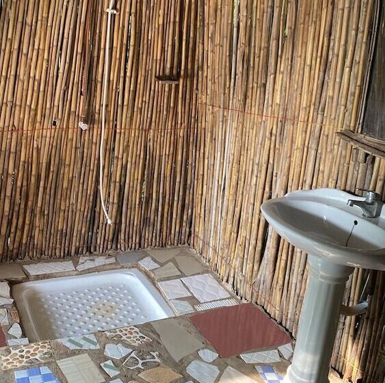 בית מלון כפרי Selous Mapumziko Lodge