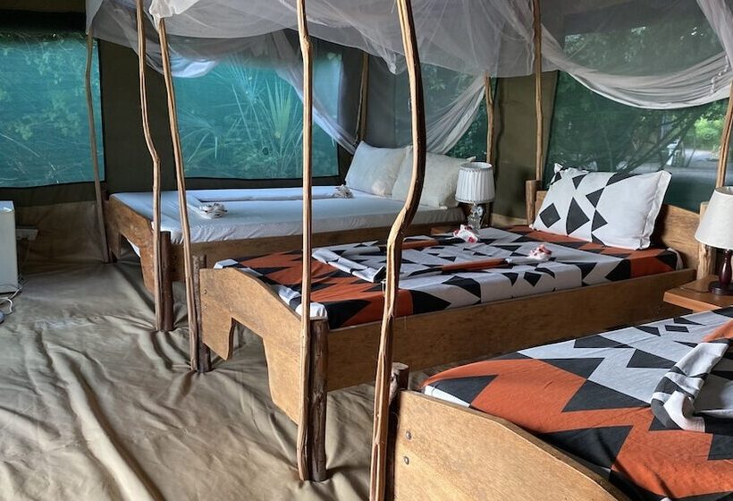 בית מלון כפרי Selous Mapumziko Lodge