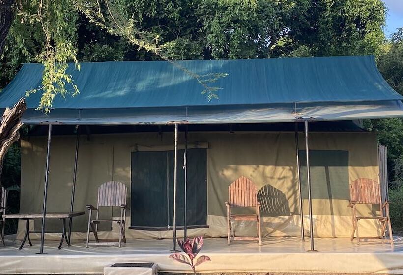 בית מלון כפרי Selous Mapumziko Lodge