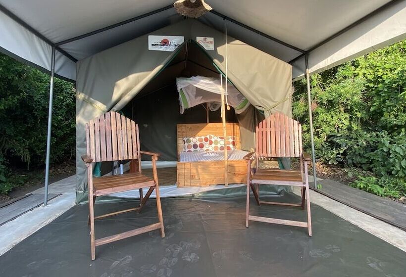 בית מלון כפרי Selous Mapumziko Lodge