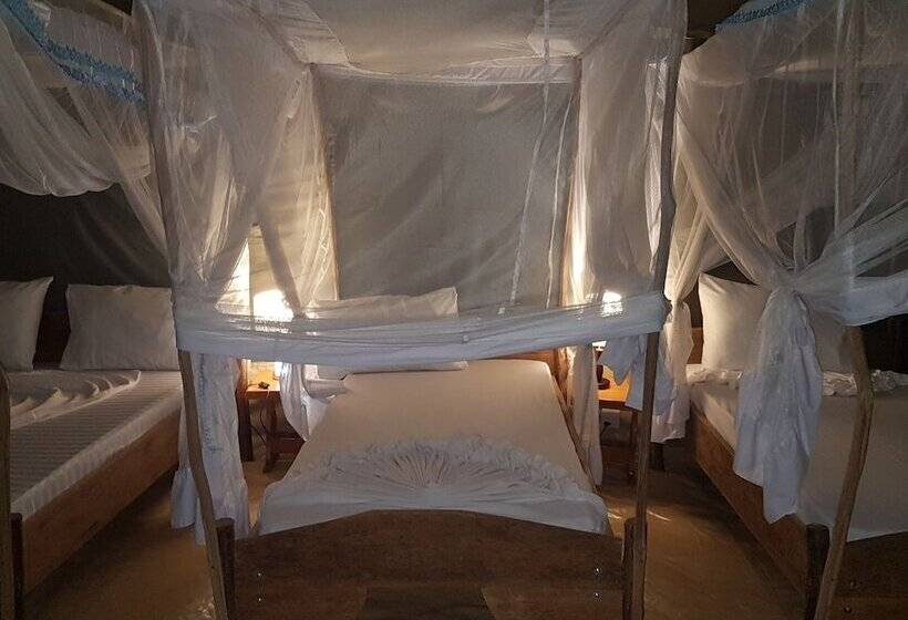 בית מלון כפרי Selous Mapumziko Lodge