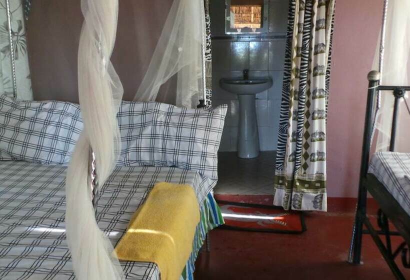 בית מלון כפרי Selous Ngalawa Camp