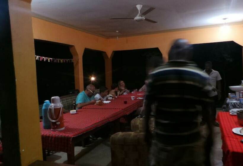 בית מלון כפרי Selous Ngalawa Camp