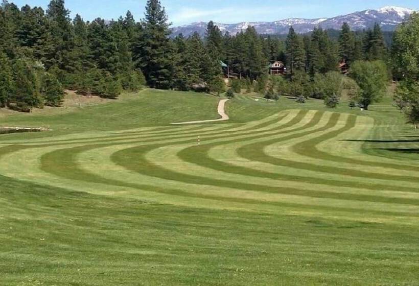 فندق Terrace Lakes Resort