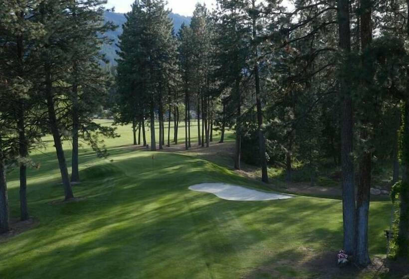 فندق Terrace Lakes Resort