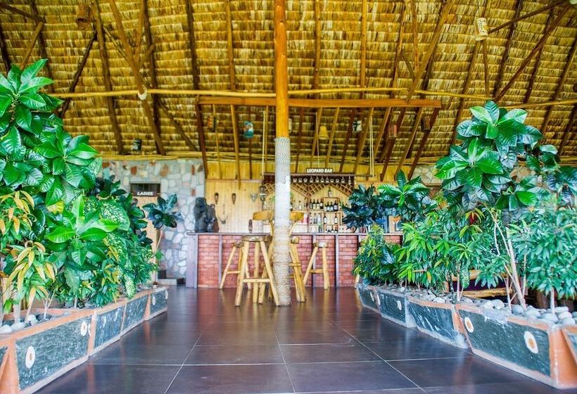 هتل The Baboon Safari Resort