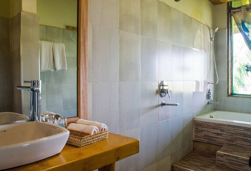 هتل The Baboon Safari Resort