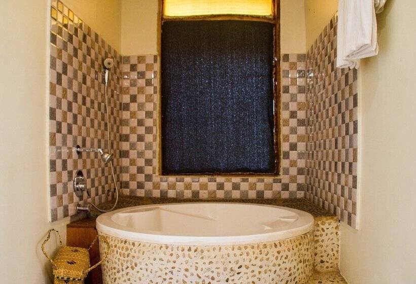 هتل The Baboon Safari Resort