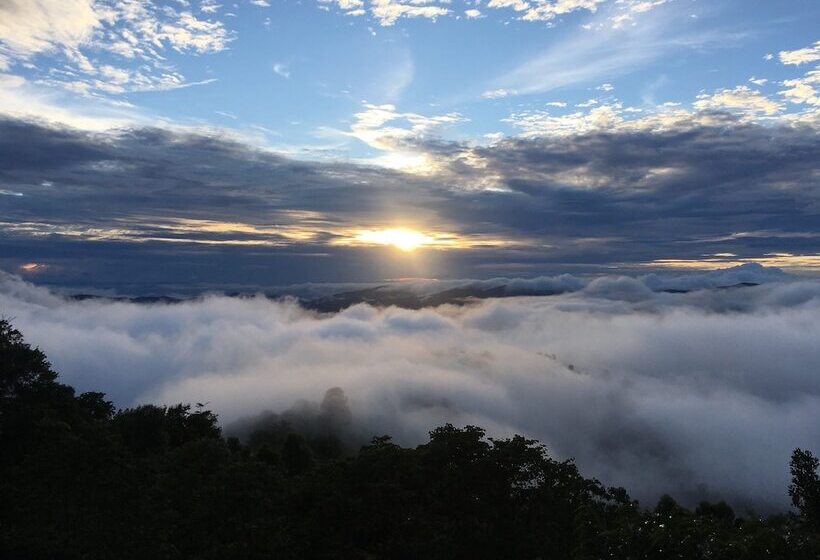 Отель Ukrist Farm Hill Resort