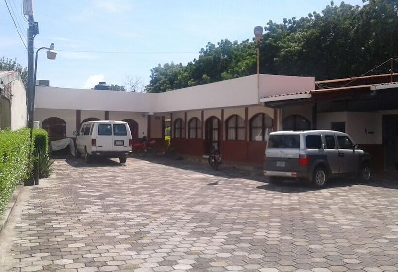 فندق Y Restaurante Charlie S