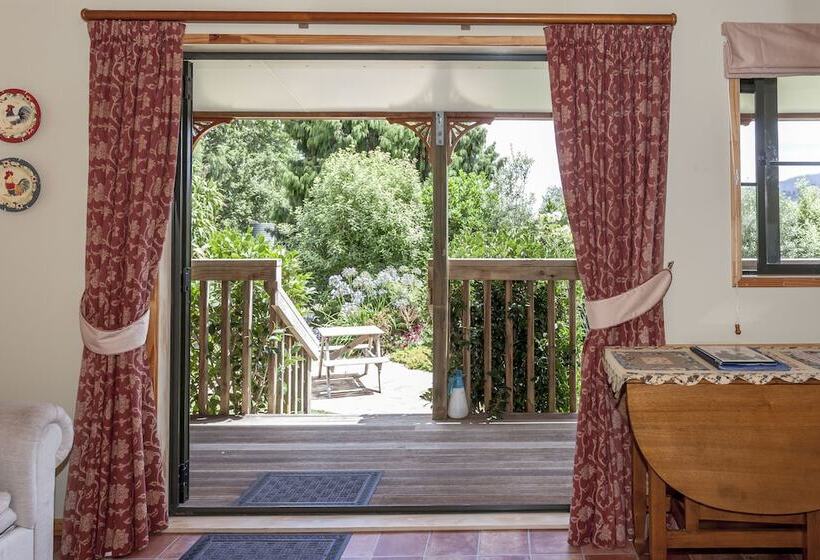 Karangahake Gold  N Views Cottage