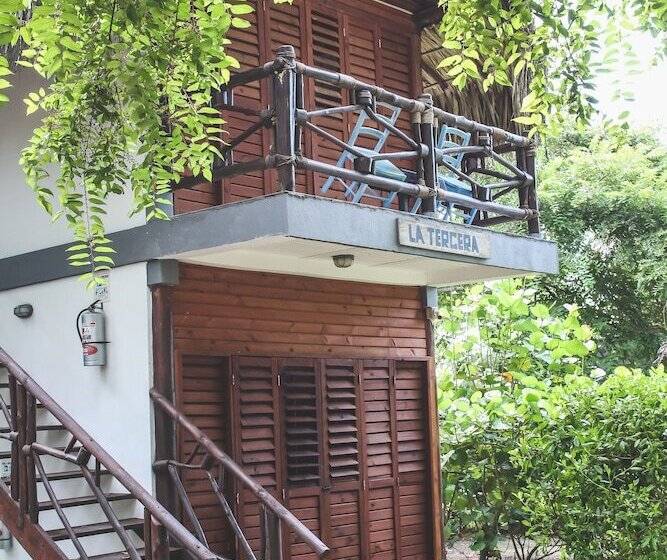 Media Luna Hostel Baru