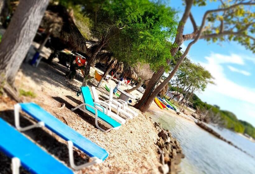 Media Luna Hostel Baru