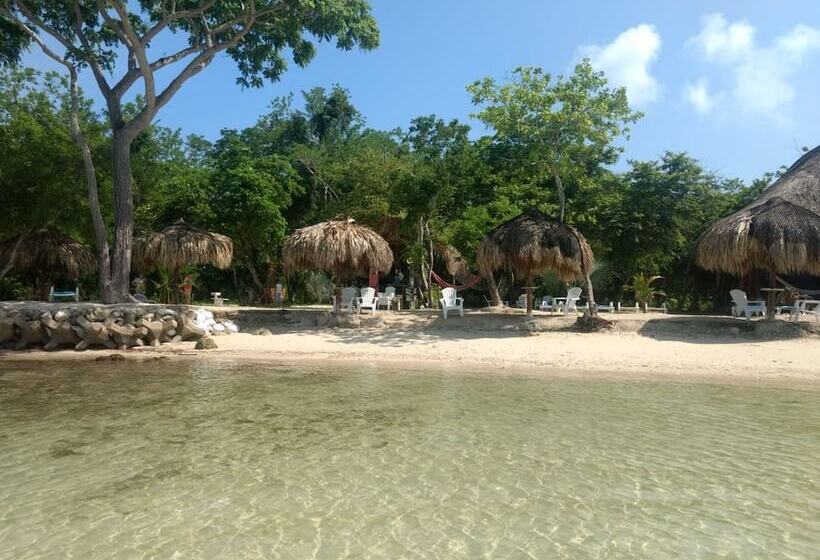 Media Luna Hostel Baru