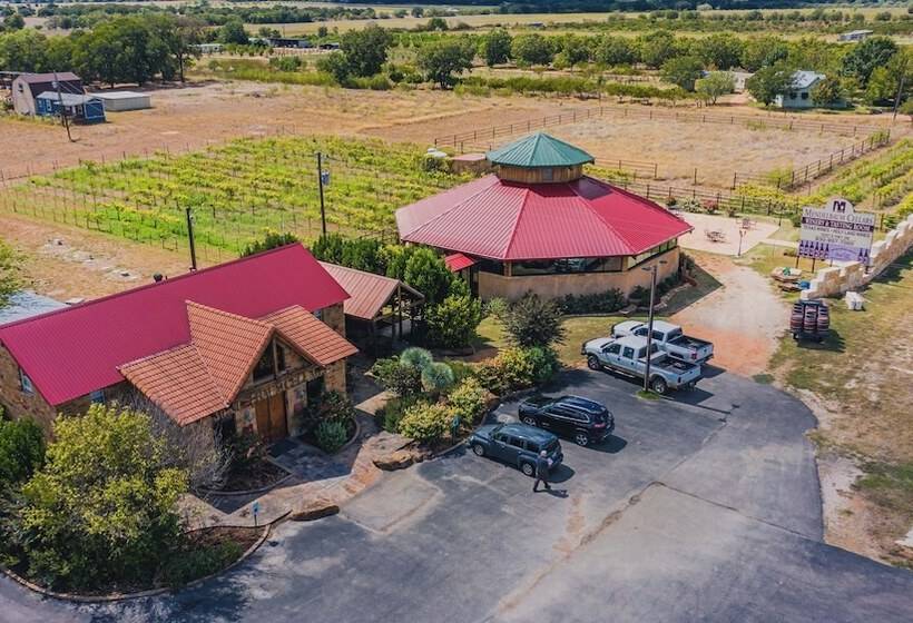 Mendelbaum Winery Guest Cabins