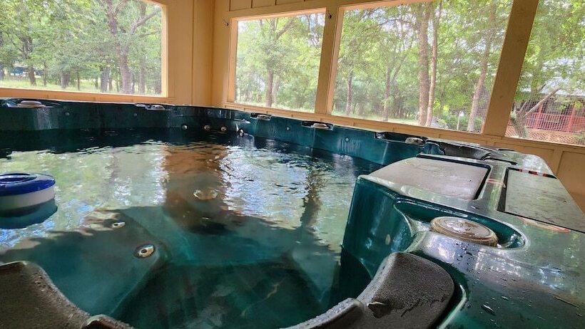 Mendelbaum Winery Guest Cabins