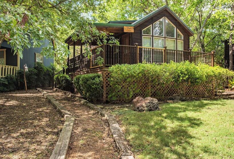 Mendelbaum Winery Guest Cabins