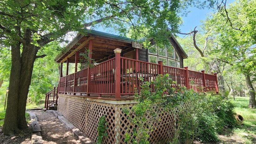 Mendelbaum Winery Guest Cabins