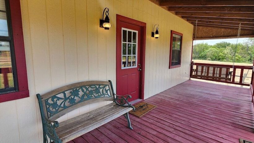 Mendelbaum Winery Guest Cabins