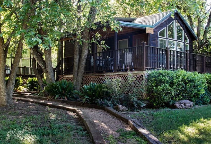 Mendelbaum Winery Guest Cabins