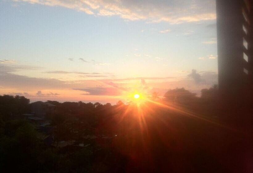 Novos Baianos Hostel E Suites