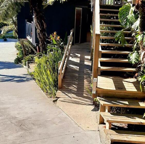 Ohiwa Beach Apartments Motel