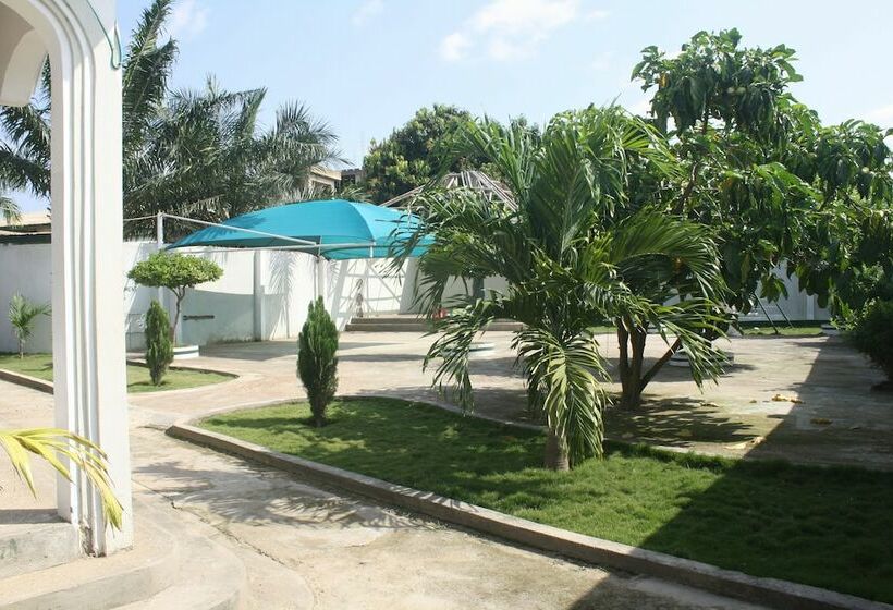 بنسيون Godville Guest House