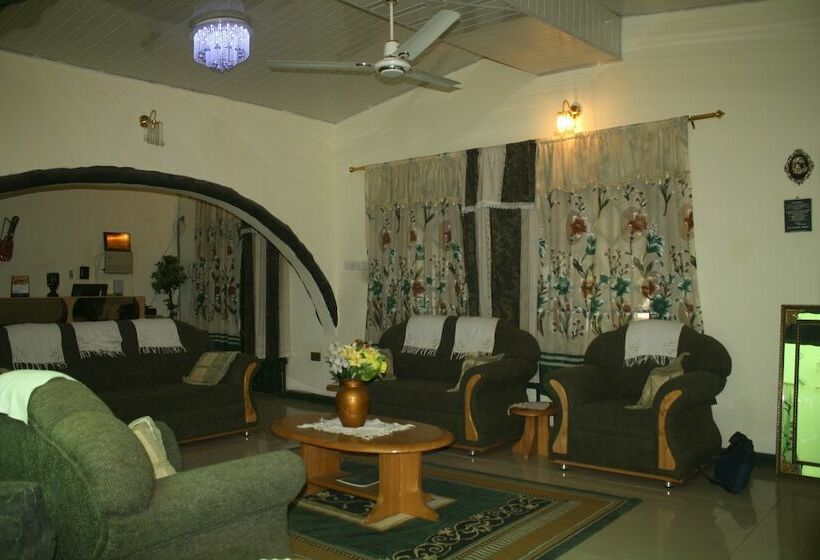 פנסיון Godville Guest House