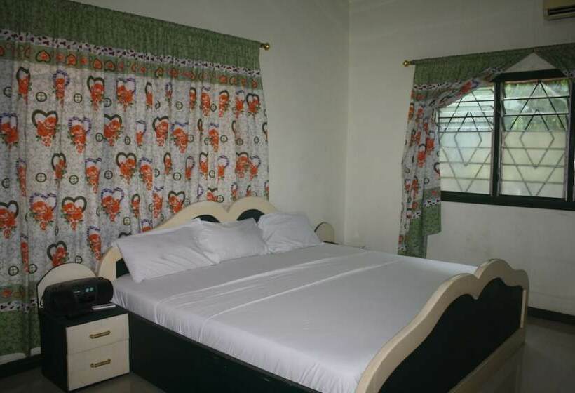 פנסיון Godville Guest House