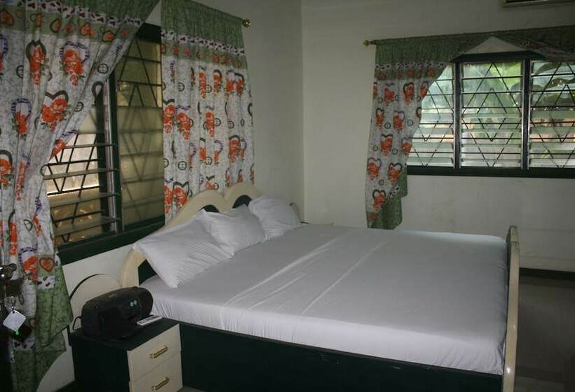 بنسيون Godville Guest House