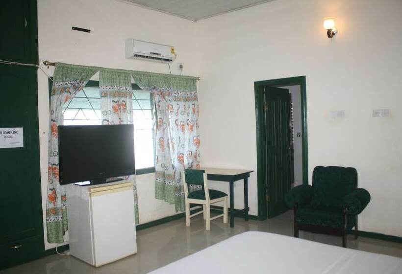 פנסיון Godville Guest House