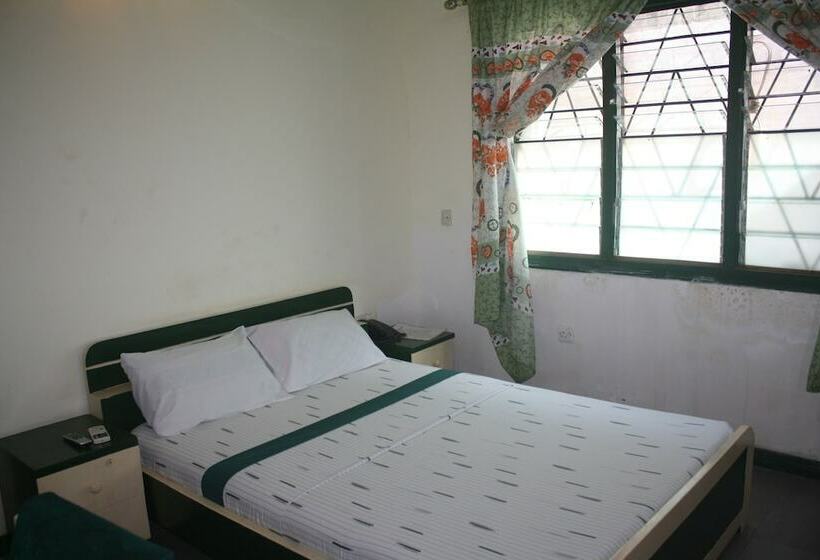 بنسيون Godville Guest House