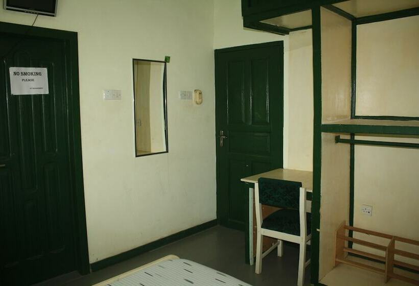 פנסיון Godville Guest House