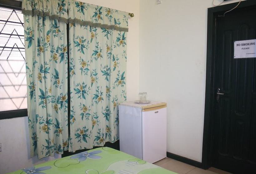 פנסיון Godville Guest House