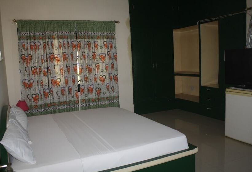 פנסיון Godville Guest House