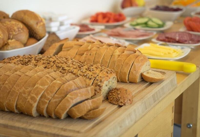 پانسیون Kast Guesthouse